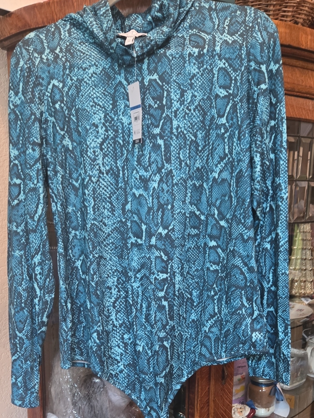 sofia by sofia vergara Blue Snake Print Draped Neck Top
